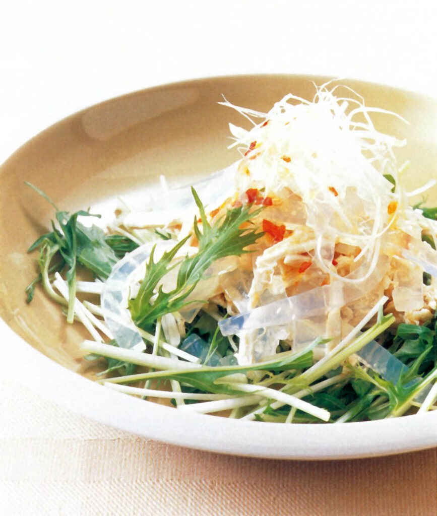 蒸し鶏と水菜とプレーンかんのタイ風サラダの画像
