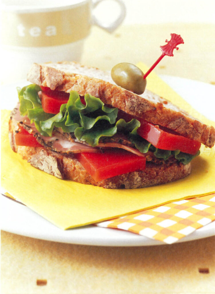 パストラミ＆トマトかんのクラブサンドイッチの画像